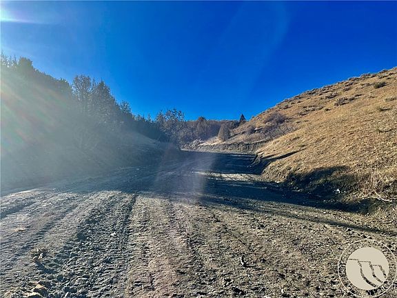 4th image of 2391 Blue Creek Rd