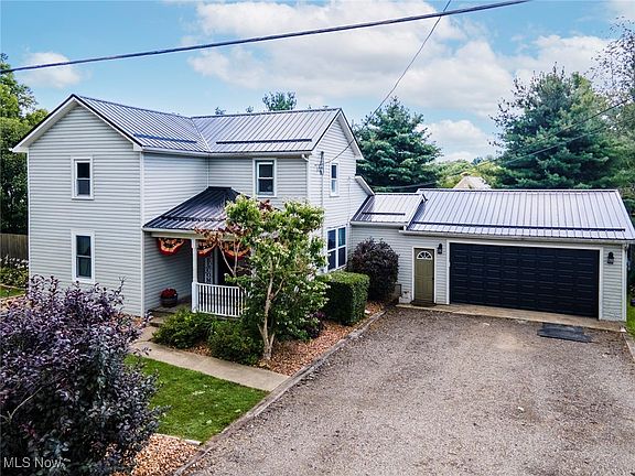 2nd image of 32075 Cameron St