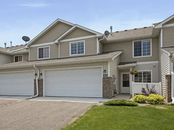 1308 Landsdown Ln, Waconia, MN 55387