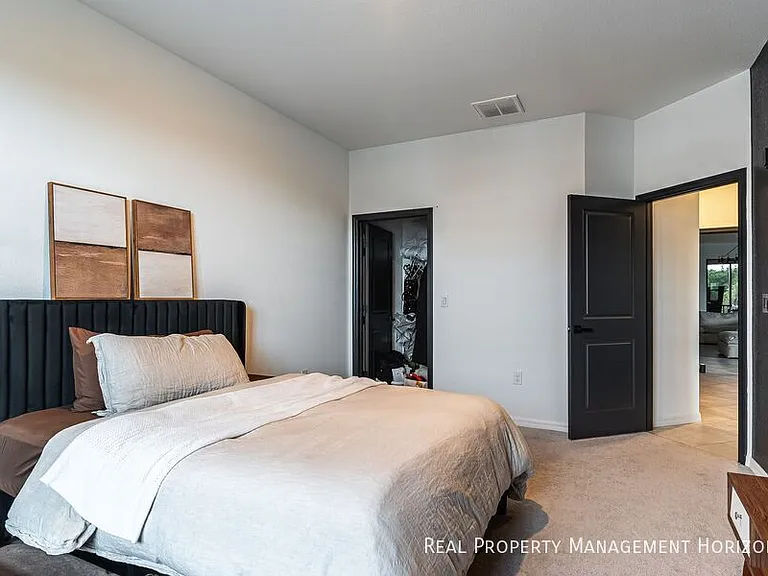 5623 N Honore Ave #322 — Photo 16