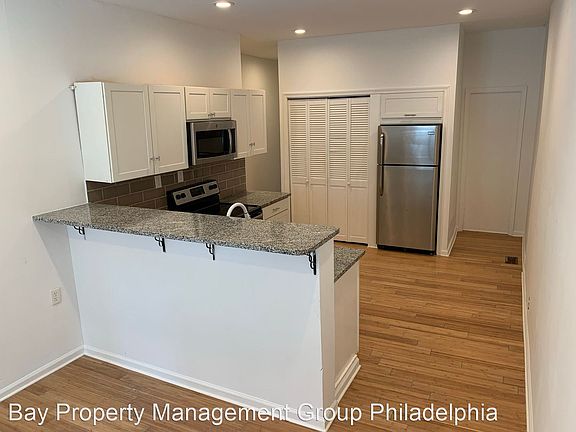 3rd image of 3640 N 19th St Floor 1