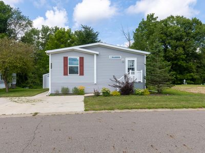 575 Gallery Dr #48, Eaton Rapids, MI, 48827