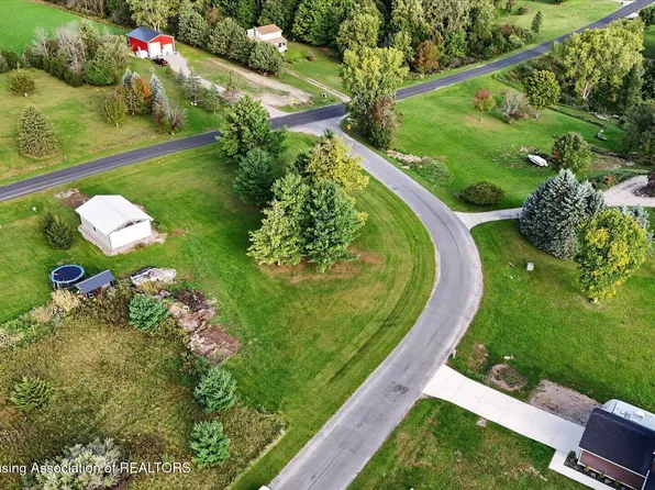 500-2 Lakeside Dr, Perrinton, MI 48871