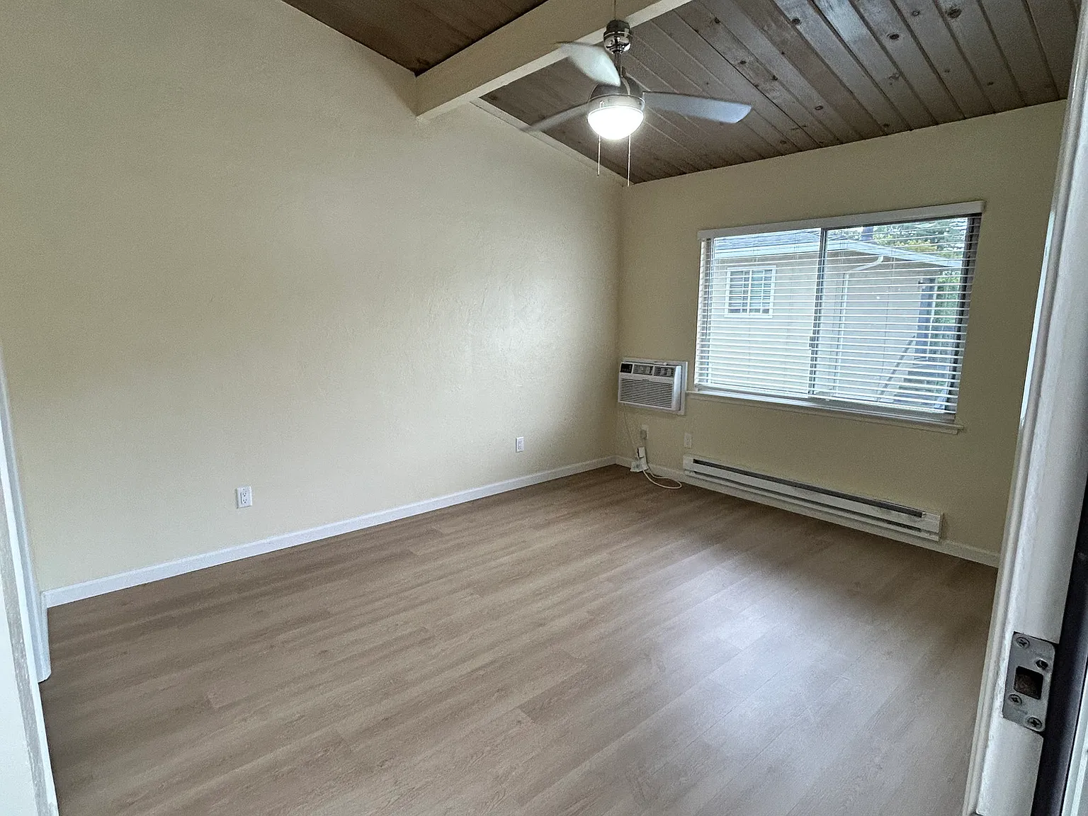 2 bed, 688 sqft, $3,095 — Photo 1