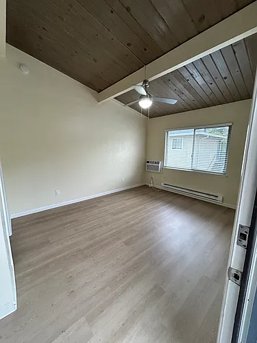 582 Mariposa Ave #5 Photo 1