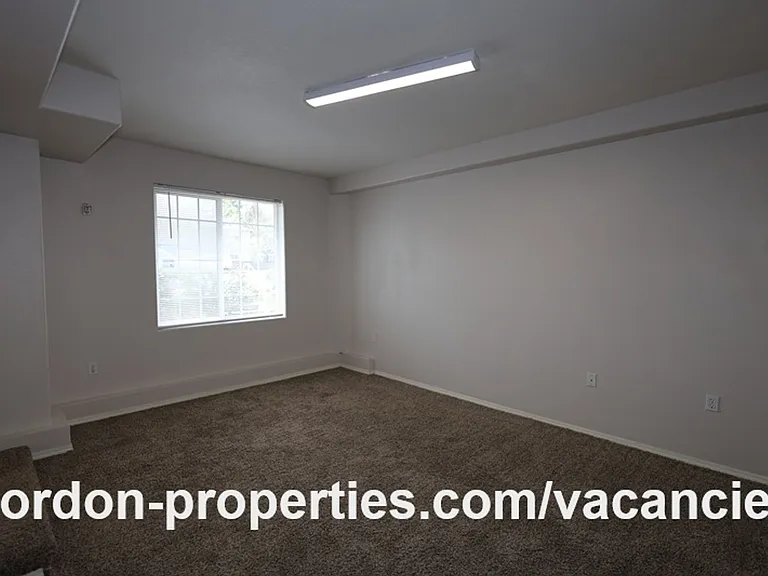 16913 NE Halsey St — Photo 6