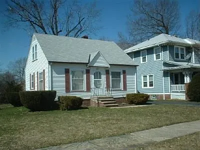 876 E 237th St photo 1