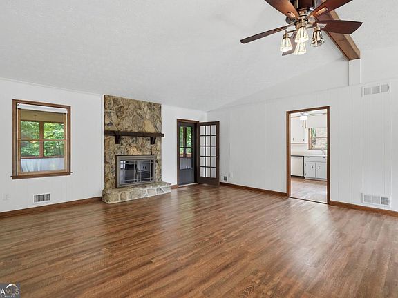3rd image of 2448 Annandale Dr