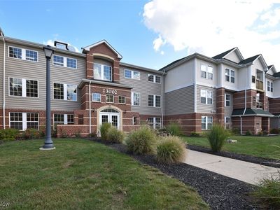 23002 Chandlers Ln APT 221, Olmsted Falls, OH, 44138