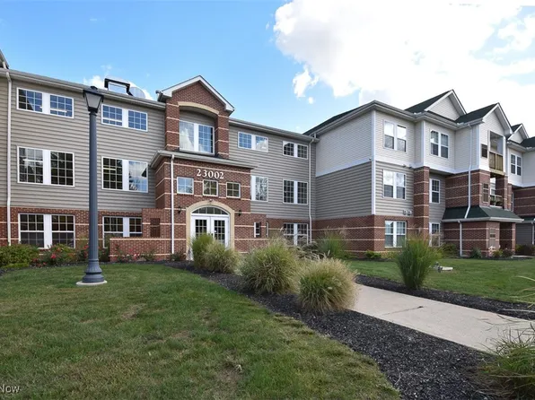 23002 Chandlers Ln APT 221, Olmsted Falls, OH 44138