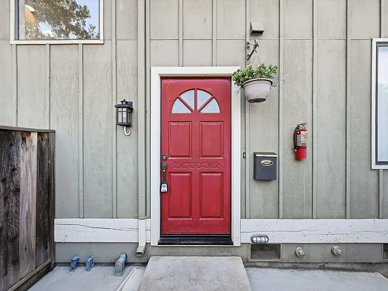 264 W California Ave #C — Photo 1