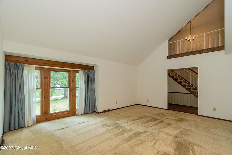 5th image of 109 Southbury Road
