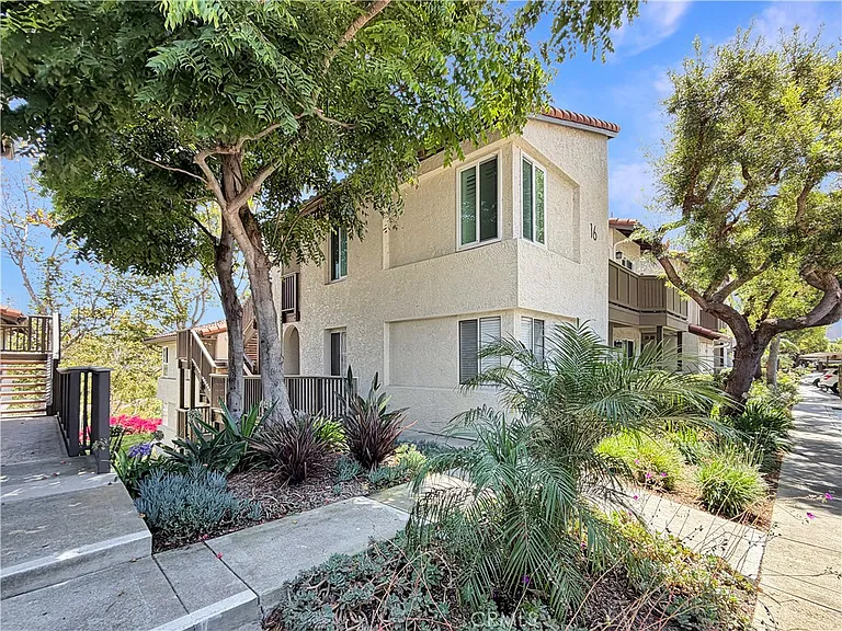 16 Corniche Dr #A — Photo 1