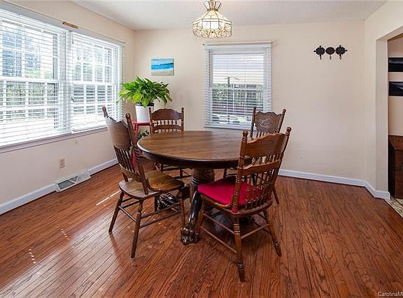 5th image of 2320 Penninger Cres