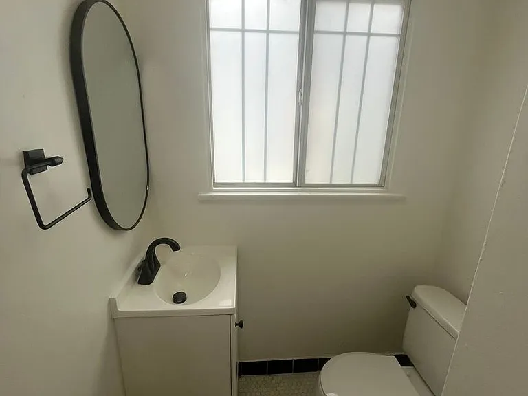 925 N Azusa Ave — Photo 5