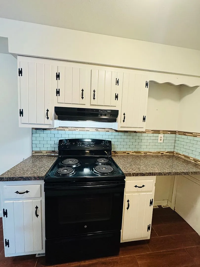Taylor Court Apartments — Photo 3