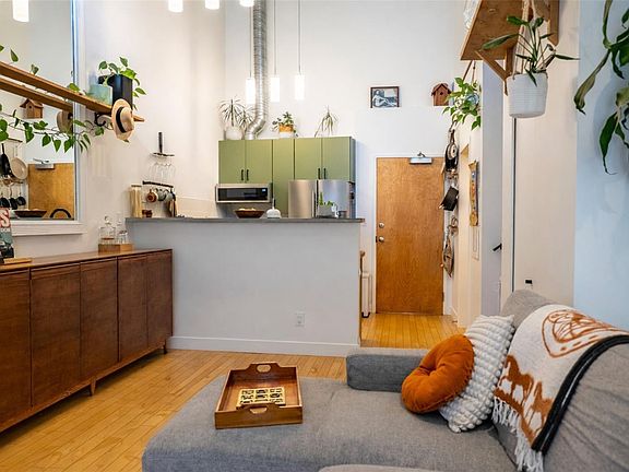 4th image of 797 Tyee Rd #4