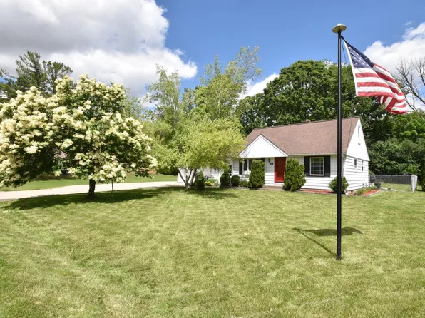 12626 West Park AVENUE, New Berlin, WI 53151