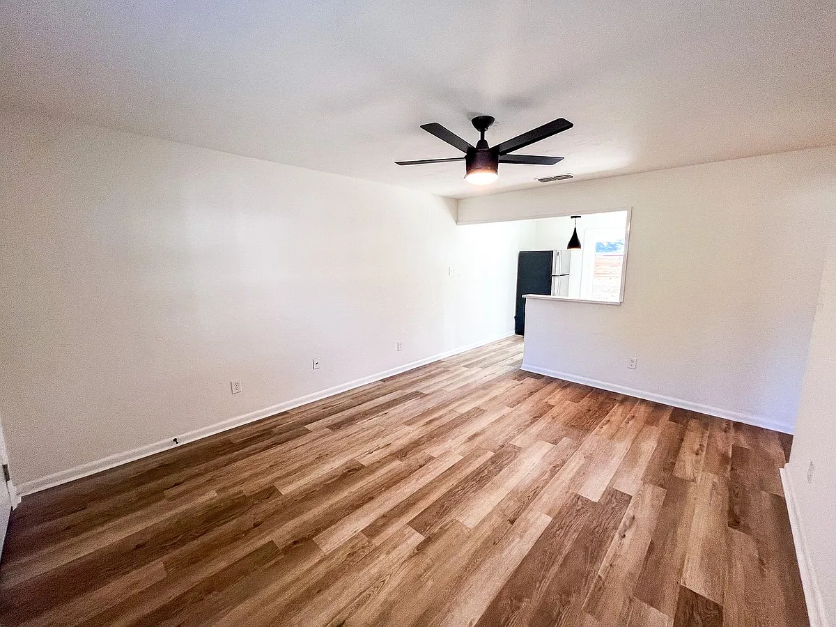Building Photo - 414 SE 8th St #D