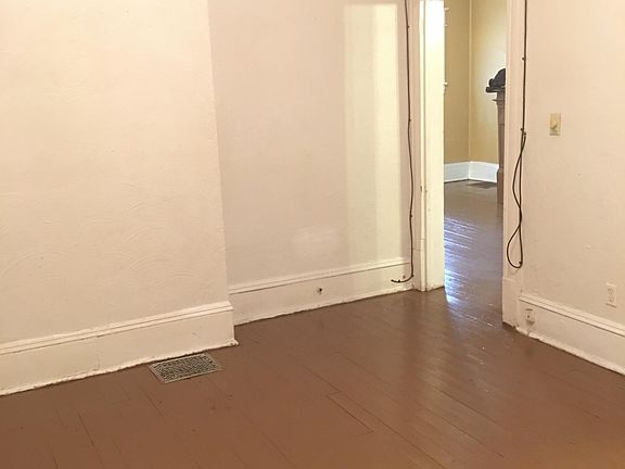 5th image of 833 Elm Ave SE