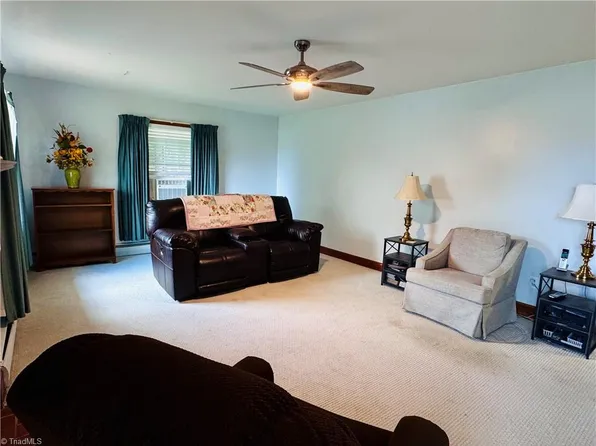 311 James St, Dobson, NC 27017