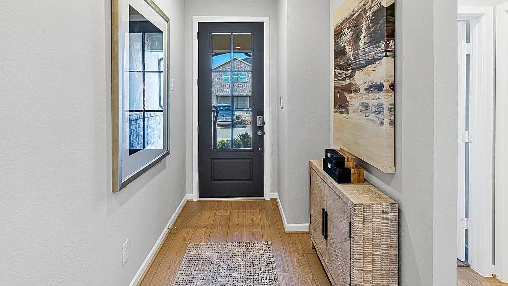 4 bed, 3.0 bath, 1957 sqft, $2,950 — Photo 3