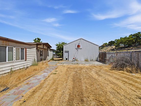 2nd image of 273 Harbor Blvd