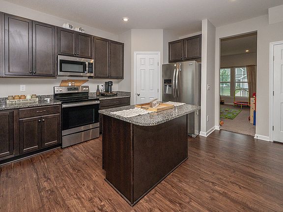 5th image of 2344 Slaney Ln