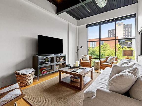 5th image of 350 E Short St Unit 301