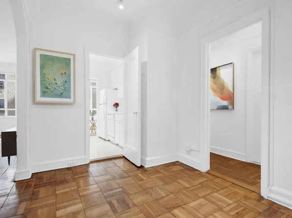 25 Central Park West image 4 of 11