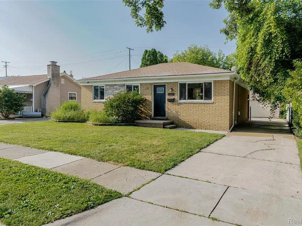 22520 Francis St, Saint Clair Shores, MI 48082