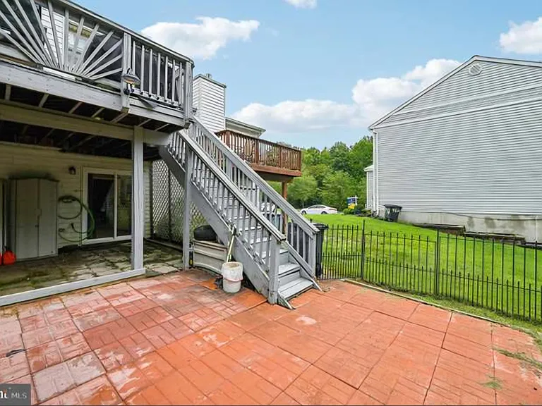 4408 Danbury Sq — Photo 5