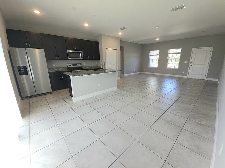 2210 SW 167th Pl — Photo 2