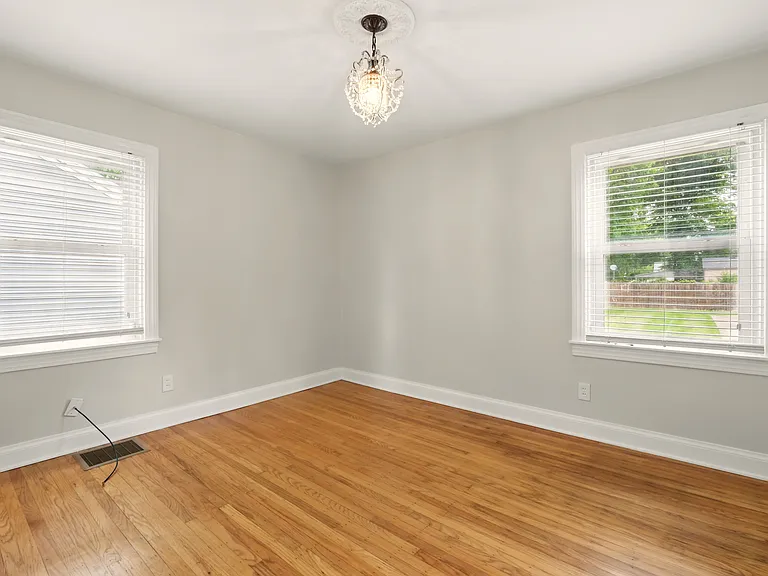 421 Marquette Dr — Photo 9