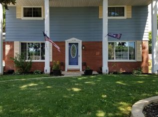 3704 Lake Oakland Shores Dr, Waterford, MI 48329