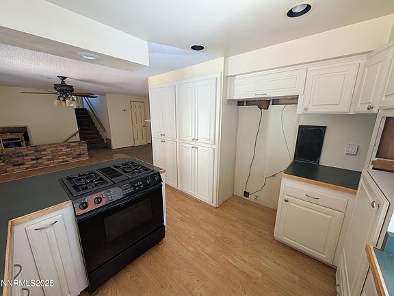 4th image of 1402 La Loma Dr