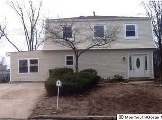 3 Juniper Ln, Parlin, NJ 08859