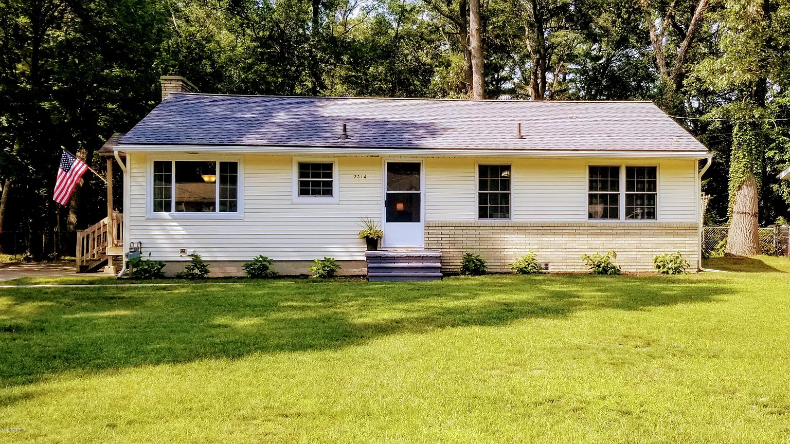 2314 Castle Ave photo 1
