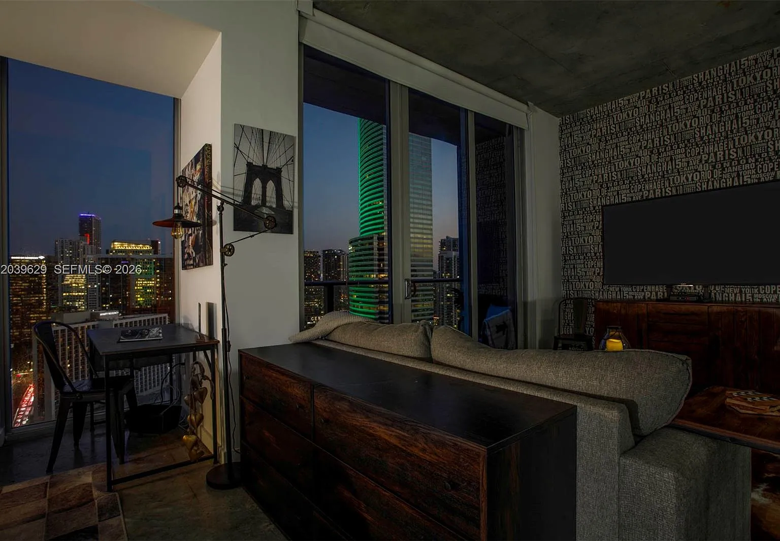 Centro Condo — Photo 4