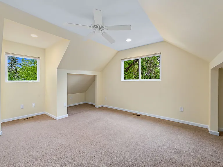 1420 S Pratt Pkwy — Photo 12