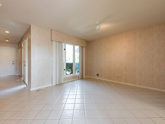 4th image of 4167 Picardy Dr