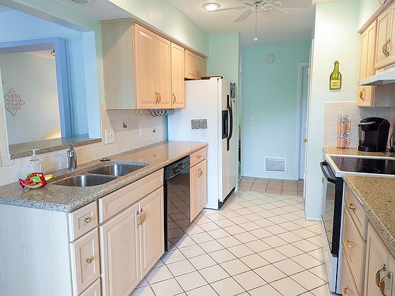 5th image of 265 Dorchester Dr