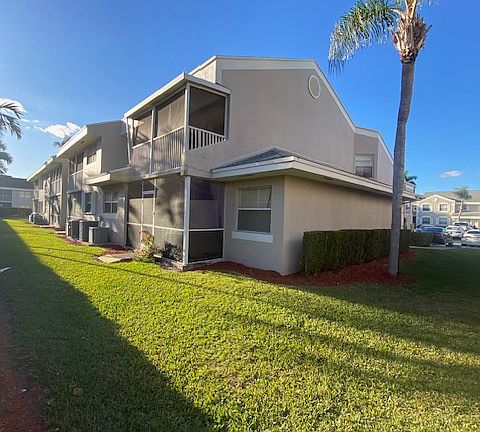 2nd image of 2641 SE 21st Ct #101