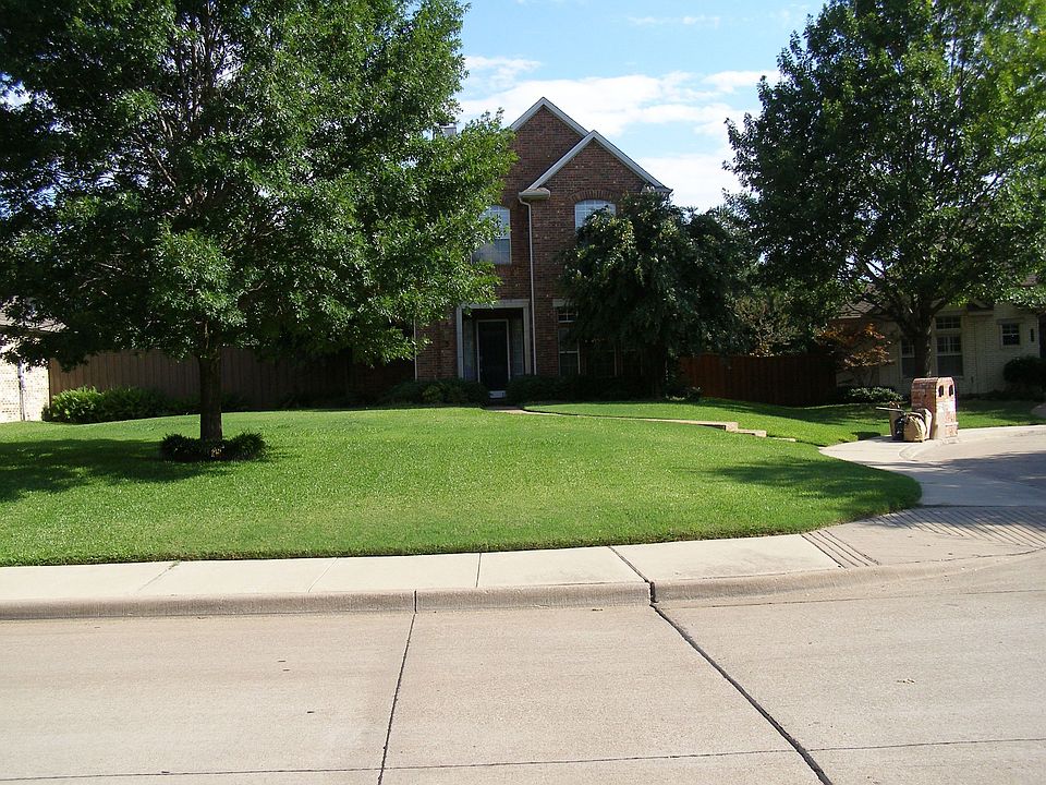 Largest front yard in Chapel Glen