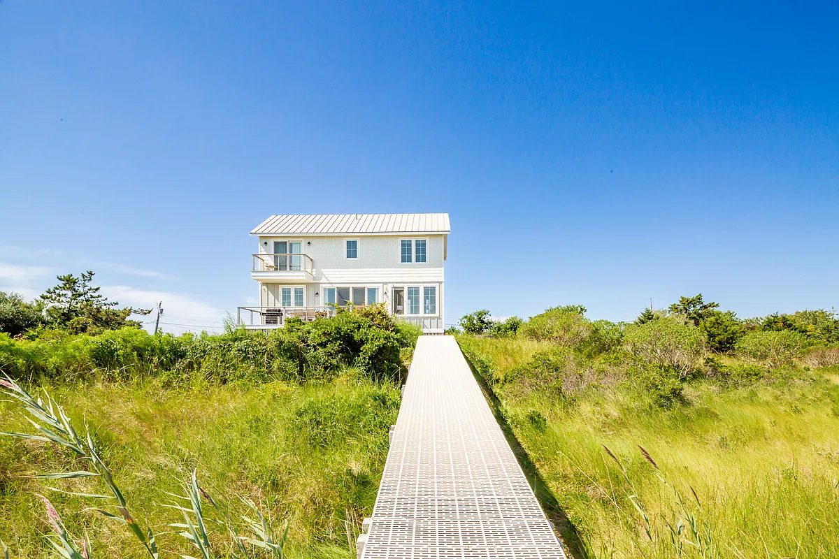 Building Photo - 1025 Flying Point Rd