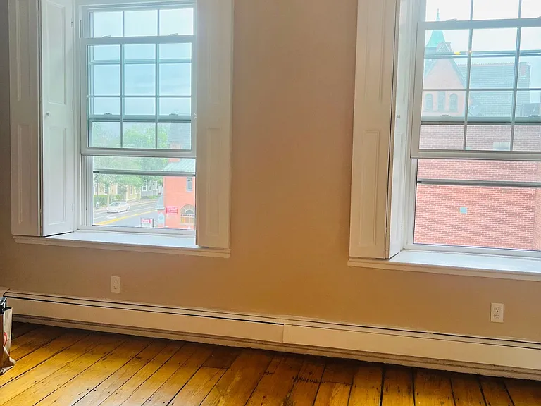 300 Essex St #8 — Photo 2