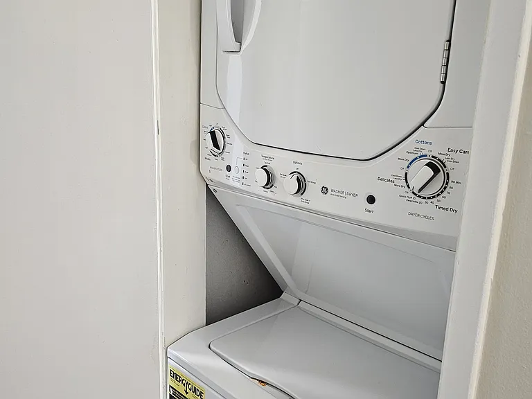 2701 S Walden St #3 — Photo 6