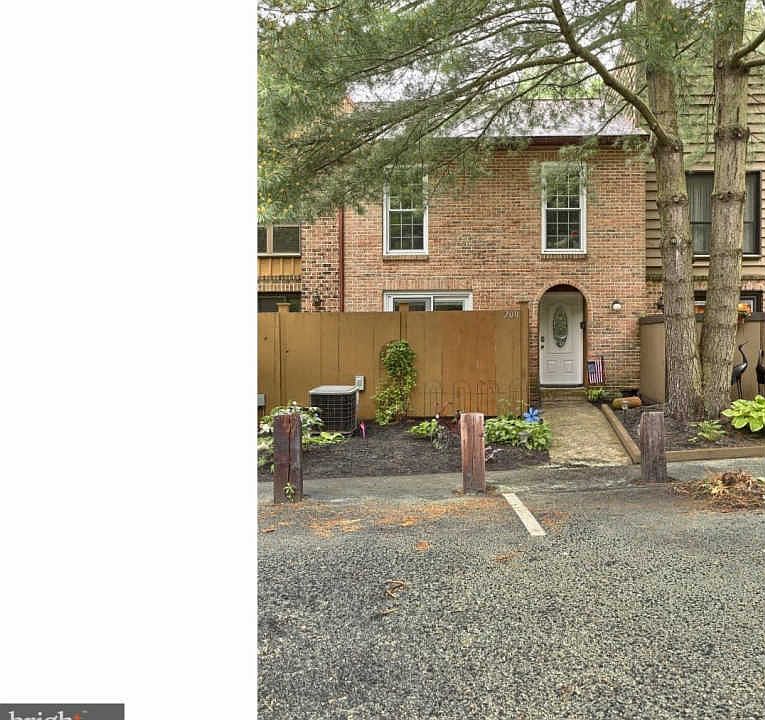 1st image of 200 Oakmont Ct