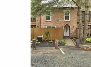 200 Oakmont Ct, Reading, PA 19607
