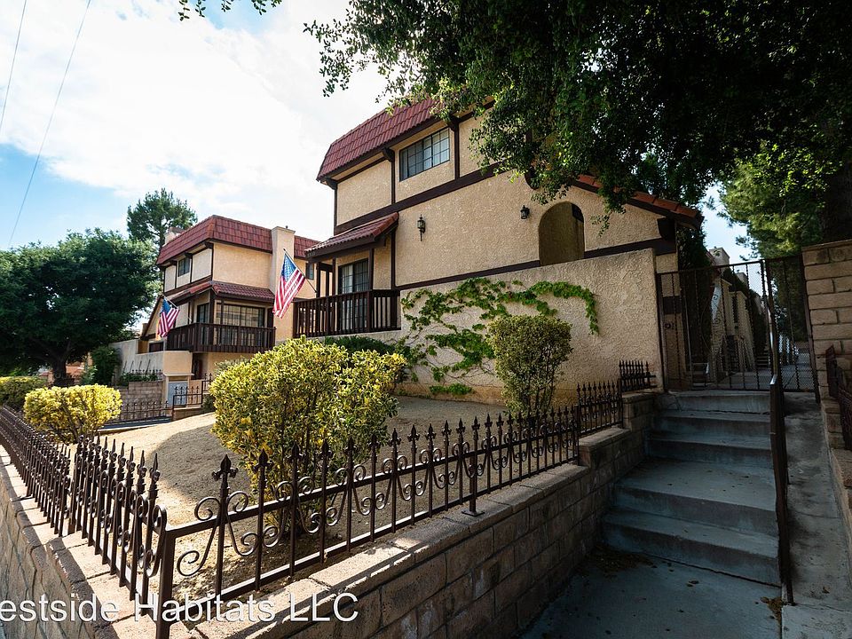 1st image of 5315 Colodny Dr Unit 15